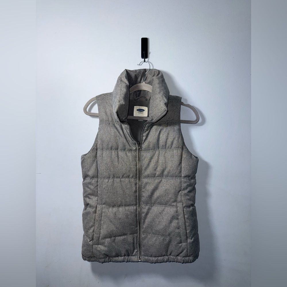 Old Navy Gray Herringbone Quilted Puffer Vest Women’s Size Small EUC